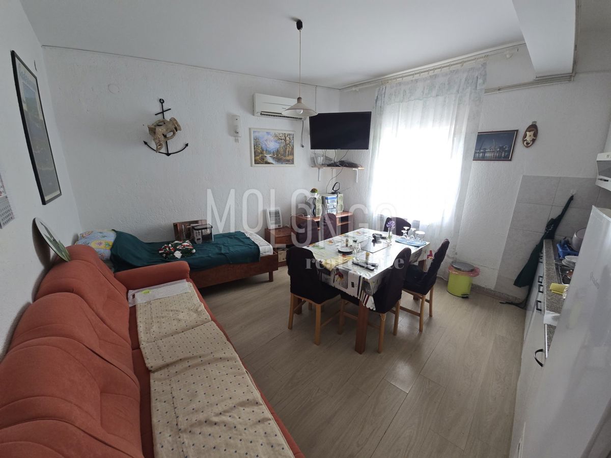 ADRANOVO, hiša s petimi apartmaji, 450 m od morja