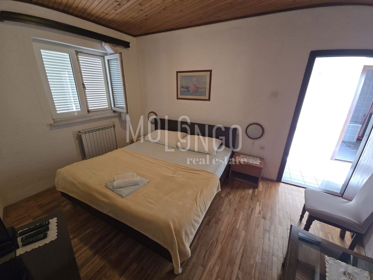 ADRANOVO, hiša s petimi apartmaji, 450 m od morja