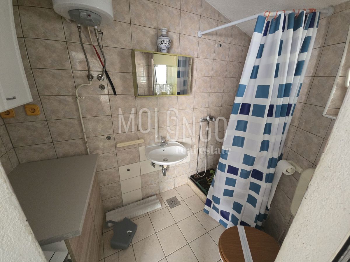 ADRANOVO, hiša s petimi apartmaji, 450 m od morja