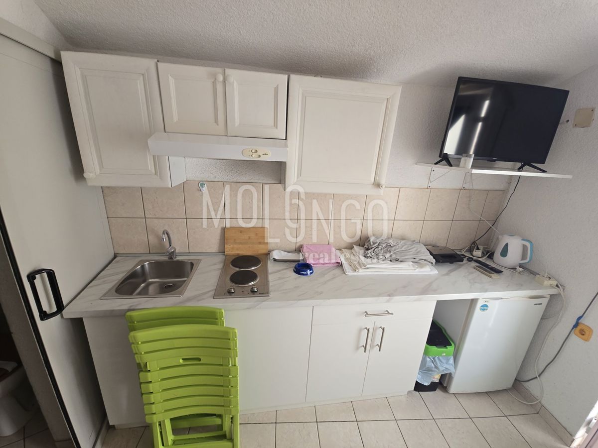ADRANOVO, hiša s petimi apartmaji, 450 m od morja