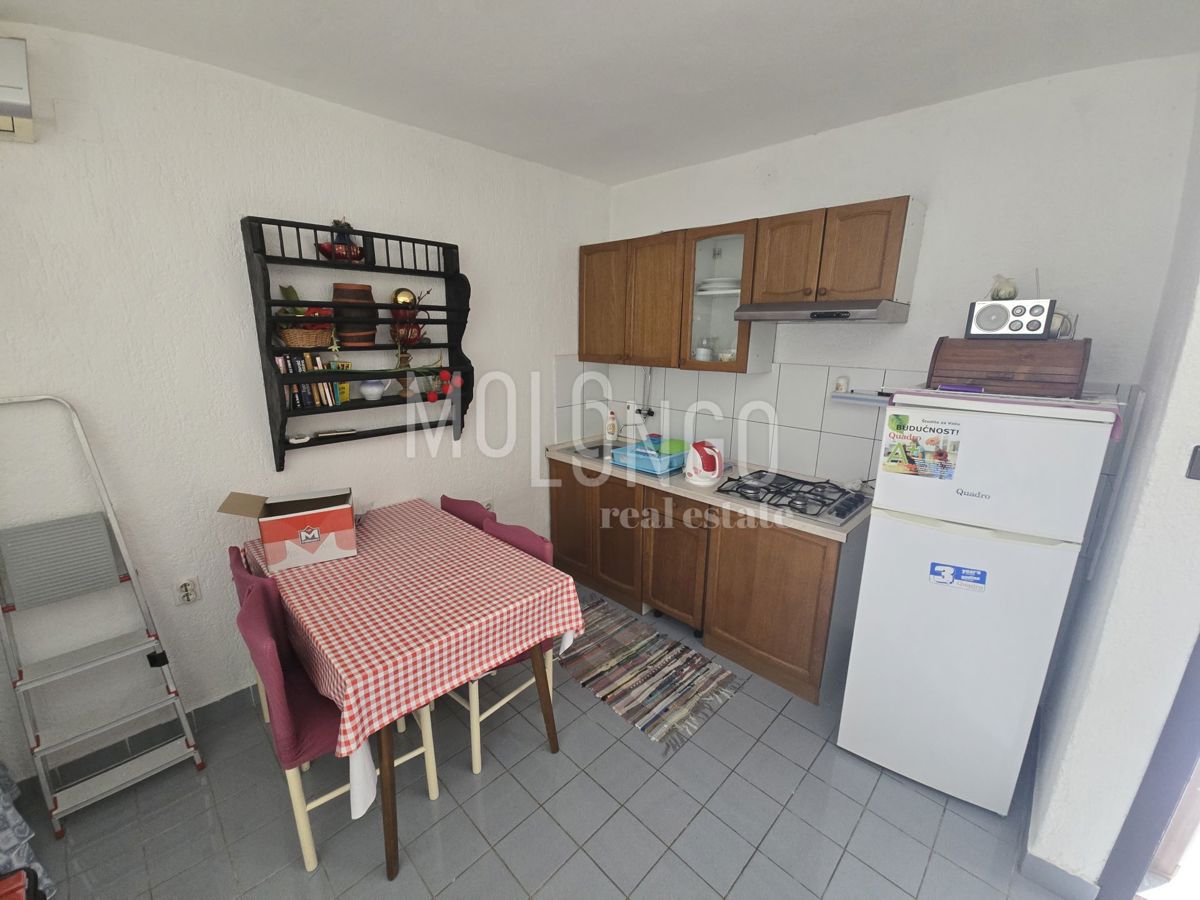ADRANOVO, hiša s petimi apartmaji, 450 m od morja