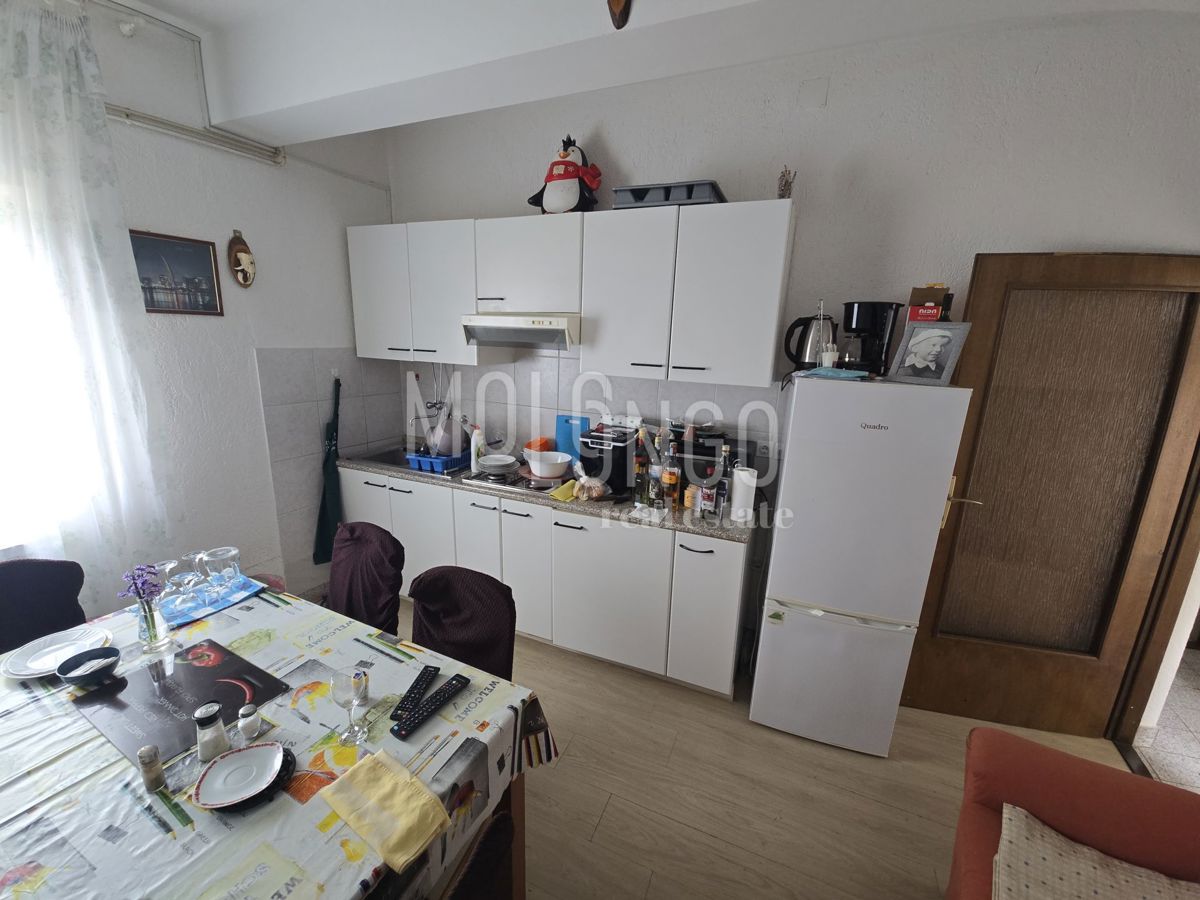 ADRANOVO, hiša s petimi apartmaji, 450 m od morja