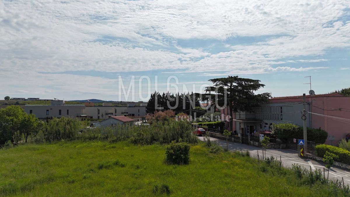 ISTRA, BRTONIGLA – Stavbno zemljišče1048 m²