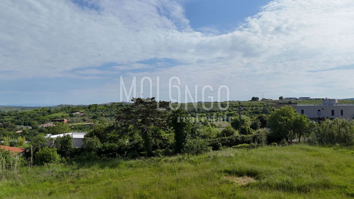ISTRA, BRTONIGLA – Stavbno zemljišče1048 m²