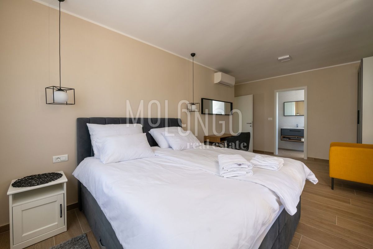 ISTRA – Moderna villa s bazenom i pogledom na more!