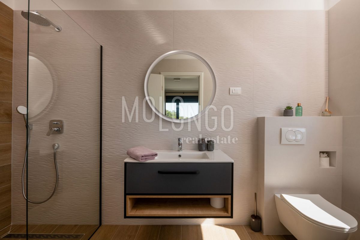 ISTRA – Moderna villa s bazenom i pogledom na more!