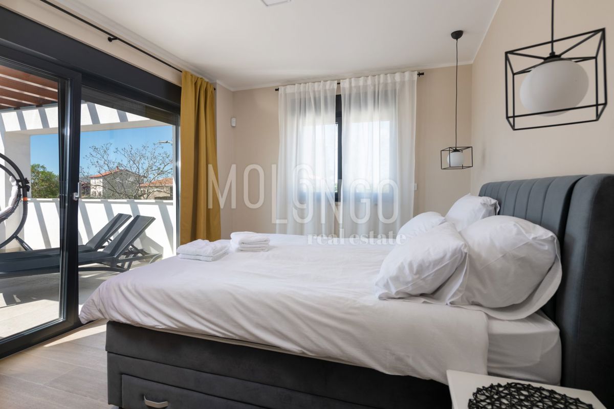 ISTRA – Moderna villa s bazenom i pogledom na more!