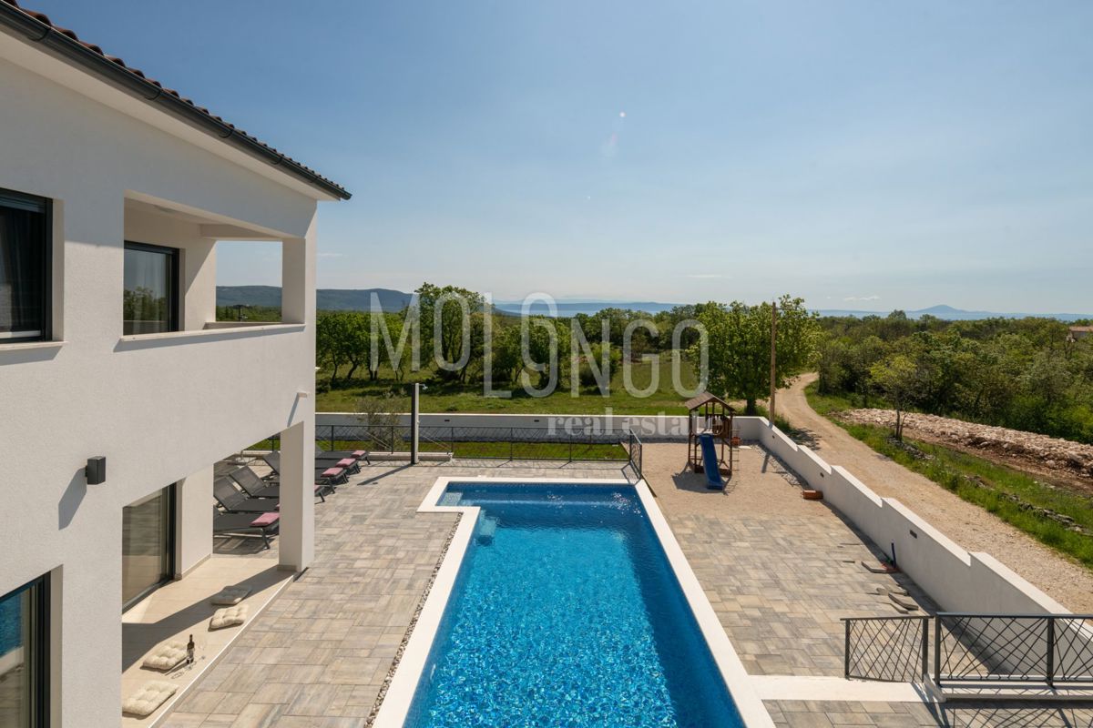 ISTRA – Moderna villa s bazenom i pogledom na more!
