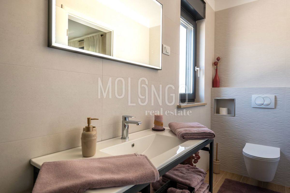 ISTRA – Moderna villa s bazenom i pogledom na more!