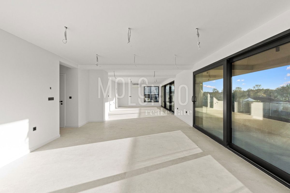 ISTRA, POREČ - Luksuzni penthouse u novoj zgradi s krovnom terasom.