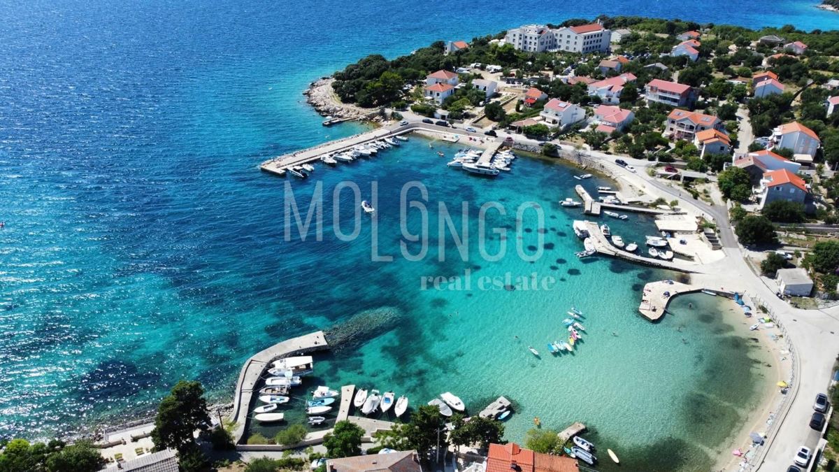 NOVALJA, JAKIŠNICA – Luksuzan stan s privatnim bazenom, vrtom i vrhunskom opremom, 123 m²