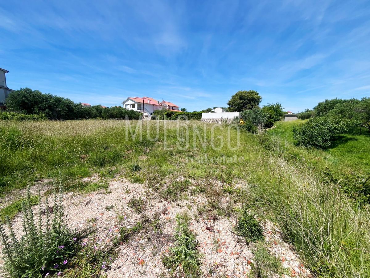Zemljišče Mundanije, Rab, 1.700m2