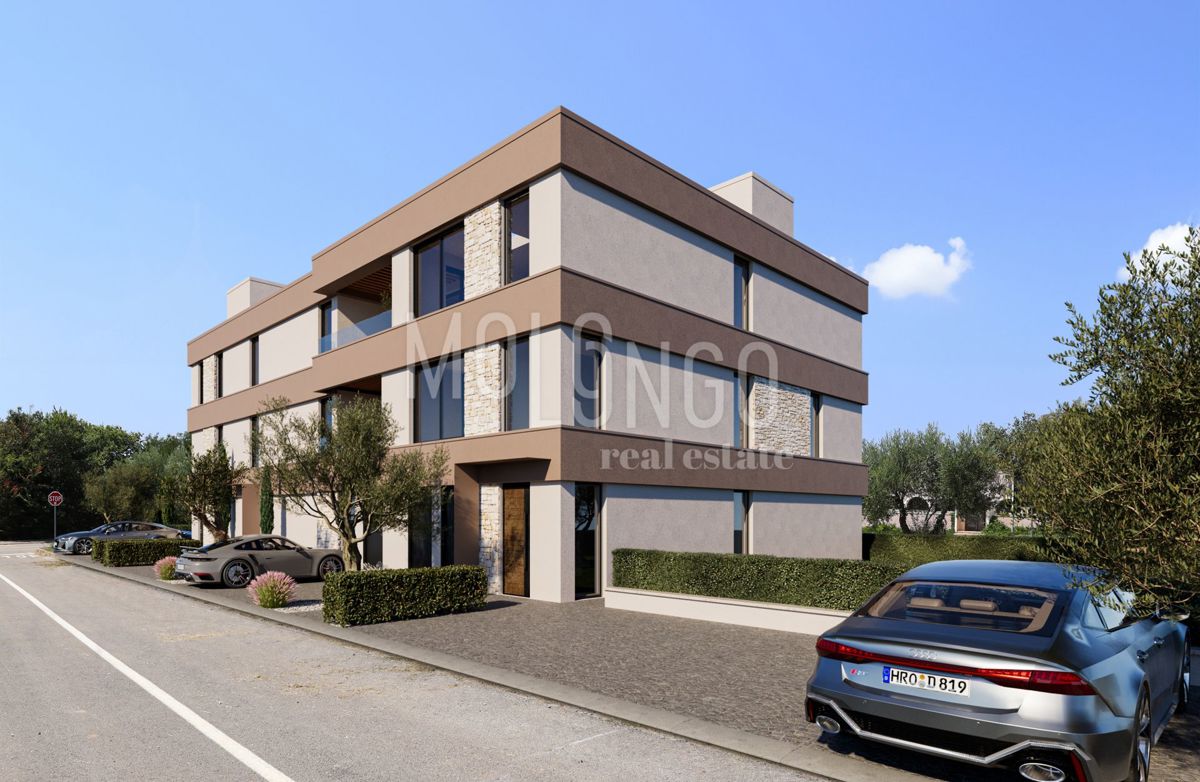 ISTRA, VABRIGA - Prizemni trosobni stan s vrtom 250 m² – novogradnja blizu mora