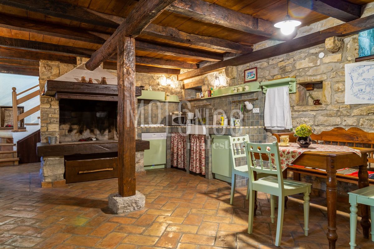 Hiša Gračišće, 400m2