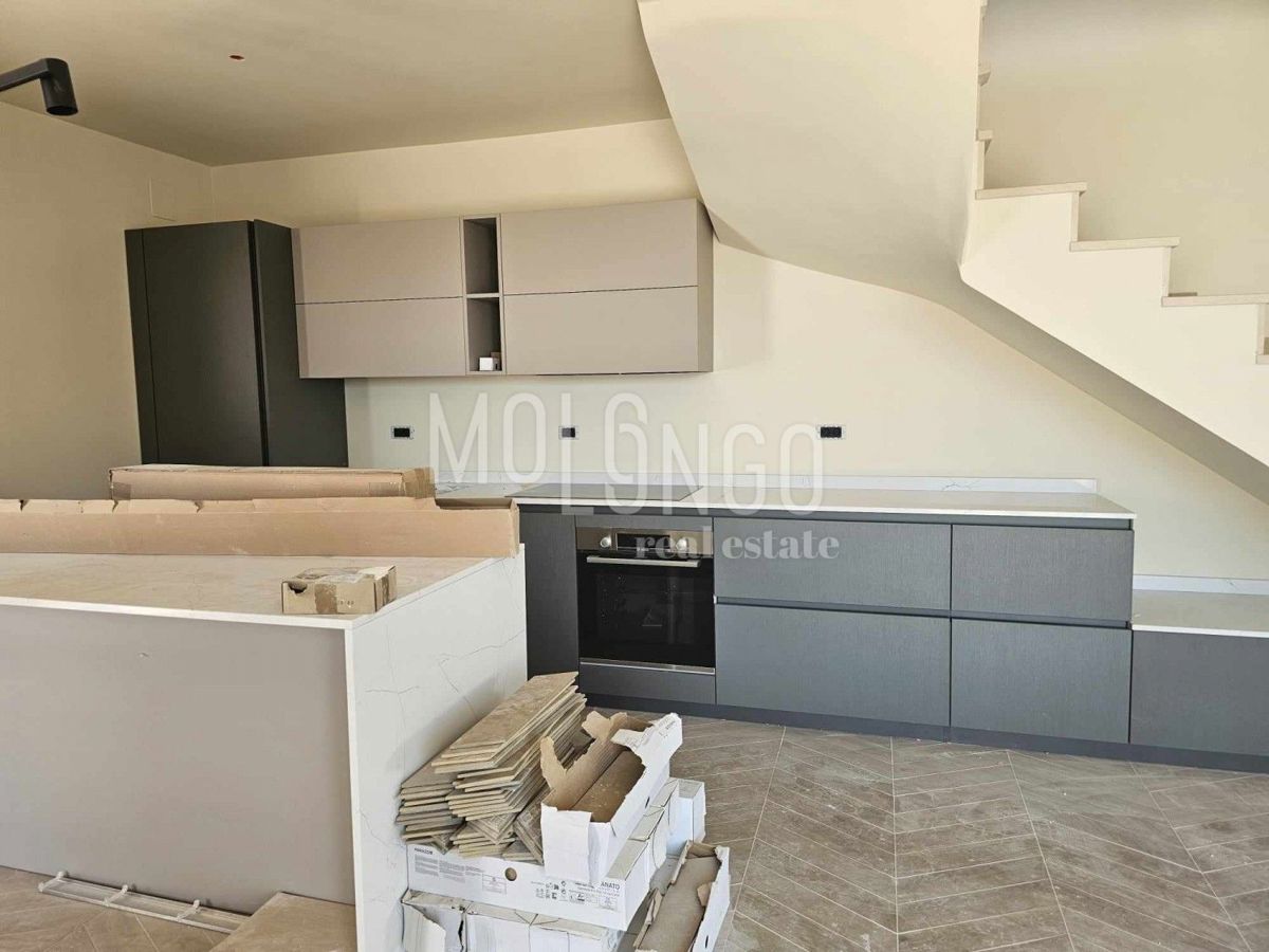 Hiša Momjan, Buje, 200m2