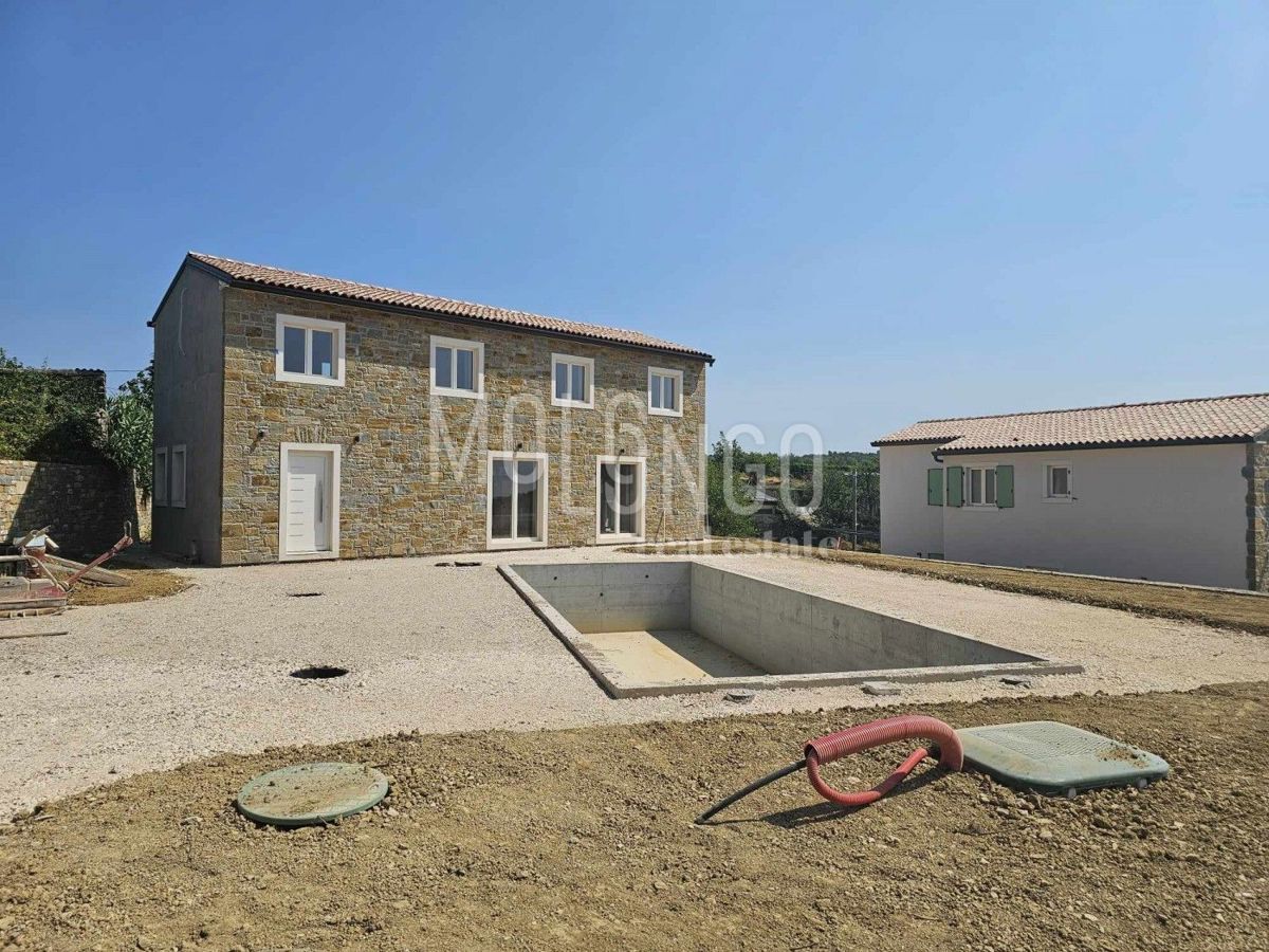 Hiša Momjan, Buje, 200m2