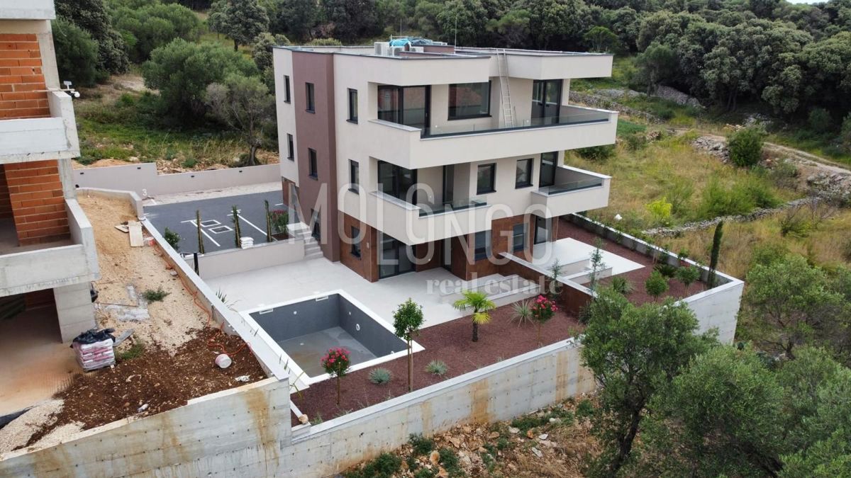 NOVALJA, JAKIŠNICA -  Apartman s predivnim pogledom na more i vrhunskom opremom