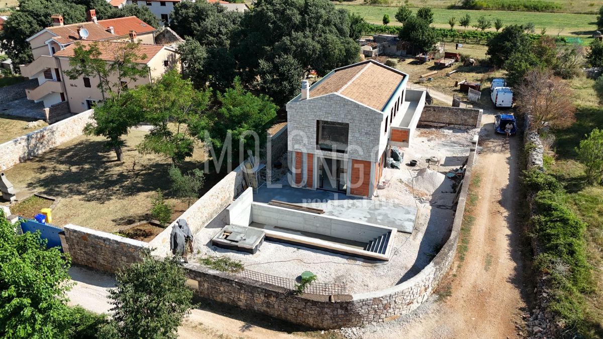 ISTRA, BALE - Luksuzna vila v srcu Istre – popolna kombinacija modernega in tradicionalnega
