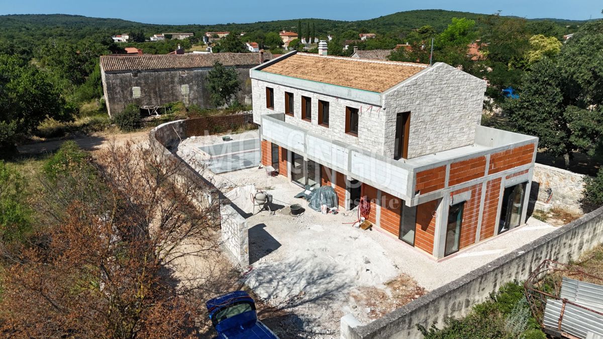 ISTRA, BALE - Luksuzna vila v srcu Istre – popolna kombinacija modernega in tradicionalnega