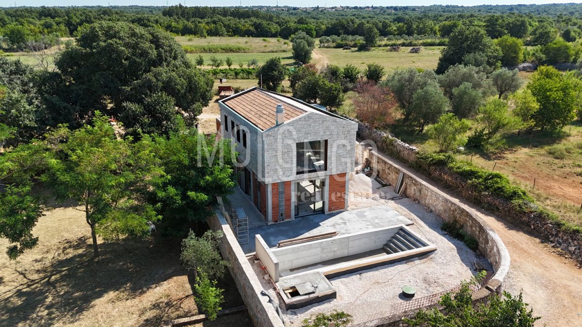 ISTRA, BALE - Luksuzna vila v srcu Istre – popolna kombinacija modernega in tradicionalnega