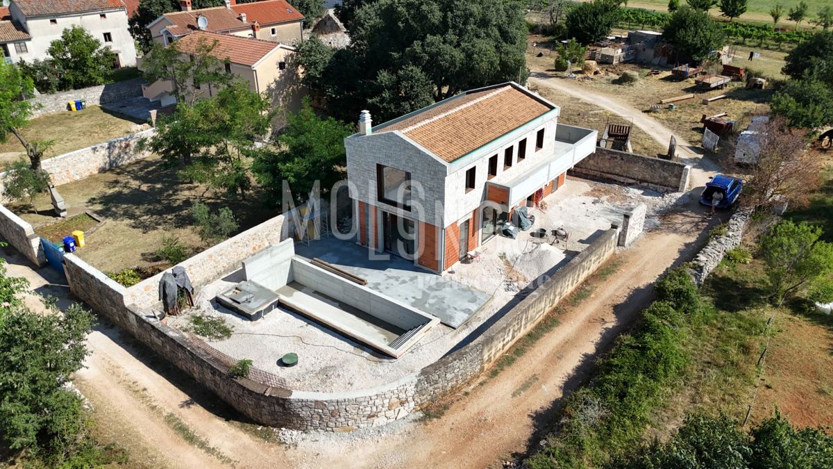 ISTRA, BALE - Luksuzna vila v srcu Istre – popolna kombinacija modernega in tradicionalnega