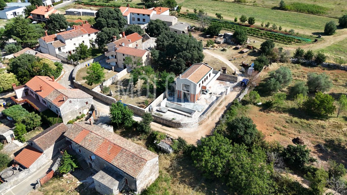 ISTRA, BALE - Luksuzna vila v srcu Istre – popolna kombinacija modernega in tradicionalnega