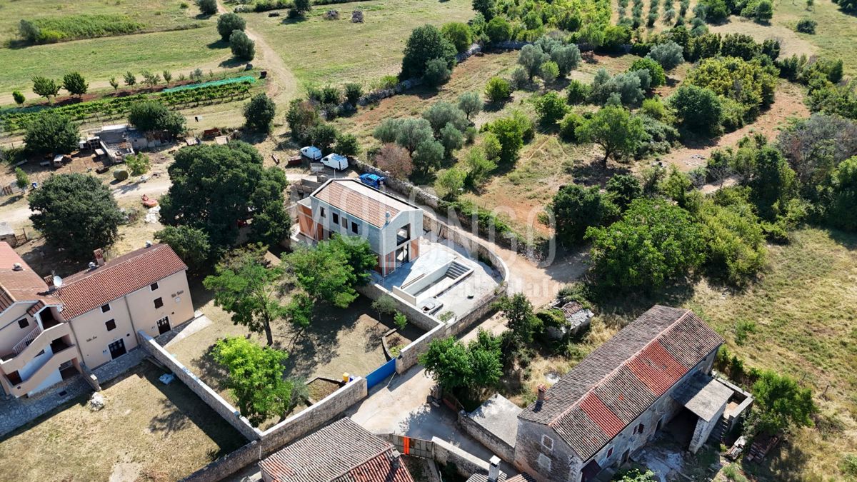 ISTRA, BALE - Luksuzna vila v srcu Istre – popolna kombinacija modernega in tradicionalnega
