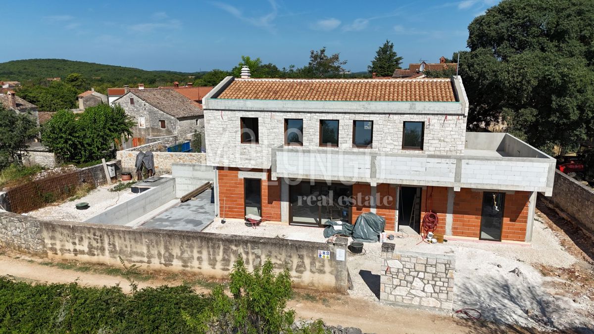 ISTRA, BALE - Luksuzna vila v srcu Istre – popolna kombinacija modernega in tradicionalnega