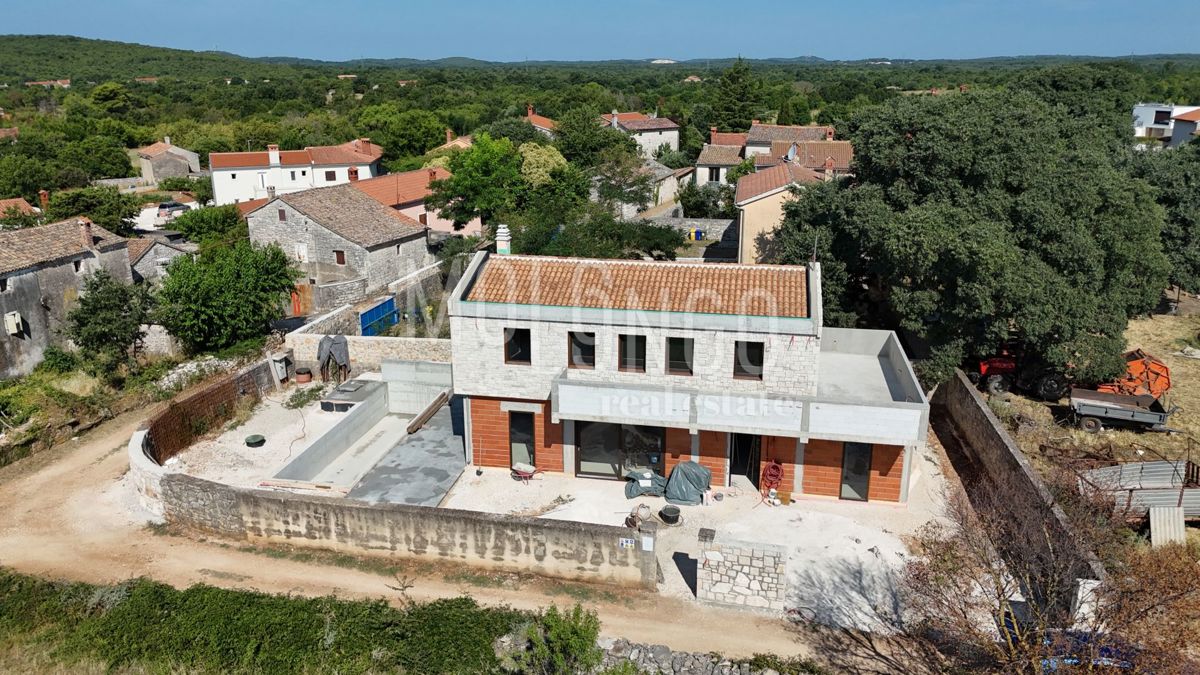 ISTRA, BALE - Luksuzna vila v srcu Istre – popolna kombinacija modernega in tradicionalnega