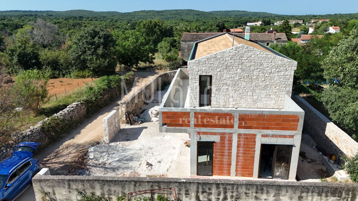 ISTRA, BALE - Luksuzna vila v srcu Istre – popolna kombinacija modernega in tradicionalnega