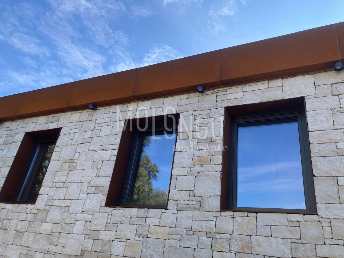 ISTRA, BALE - Luksuzna vila v srcu Istre – popolna kombinacija modernega in tradicionalnega