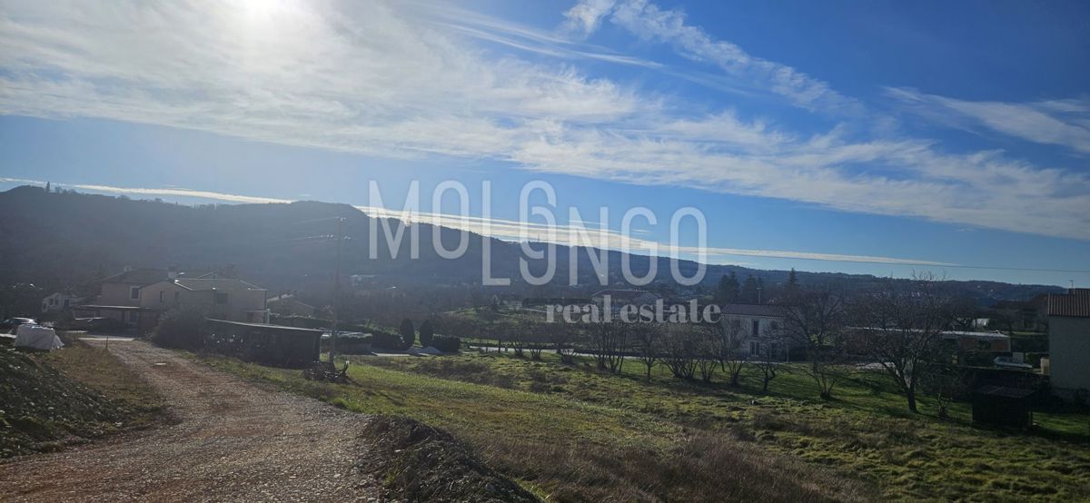 Zemljišče Zarečje, Pazin - Okolica, 800m2