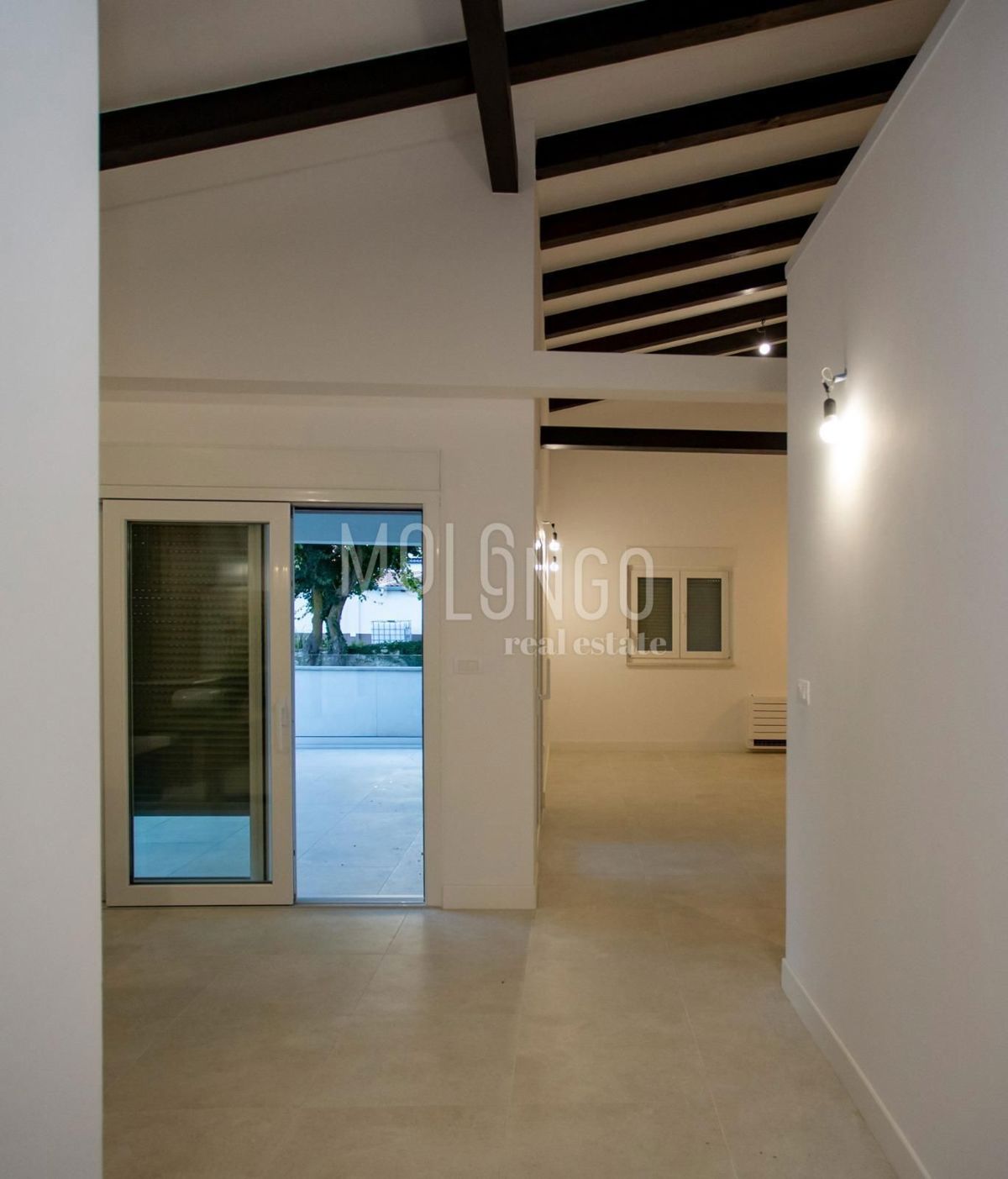 ISTRA, ROVINJ - Moderna prizemnica s bazenom