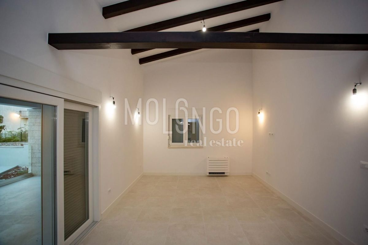 ISTRA, ROVINJ - Moderna prizemnica s bazenom