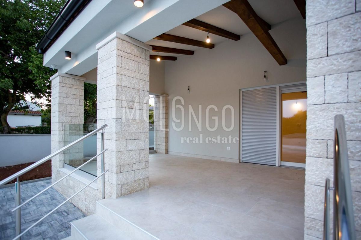 ISTRA, ROVINJ - Moderna prizemnica s bazenom