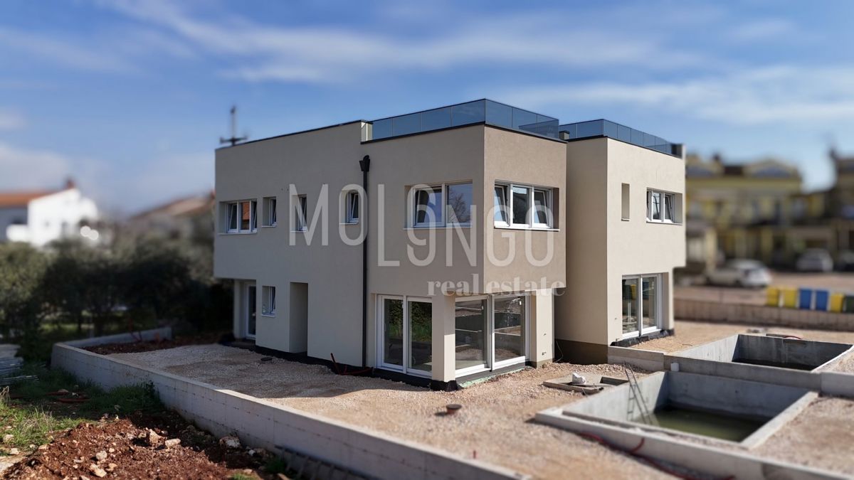 ISTRA, POREČ- Dvojna kuća s bazenom i pogledom na more