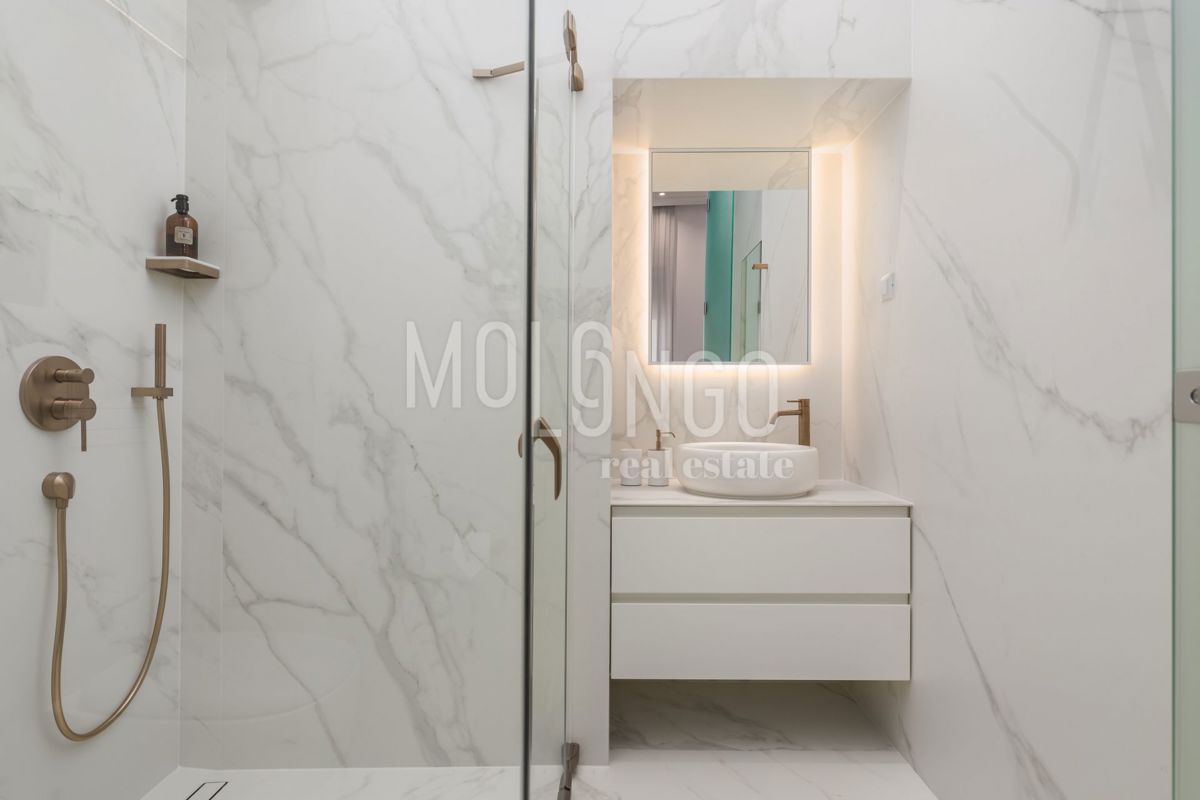 OPATIJA, razkošno stanovanje s teraso in sanjskim pogledom