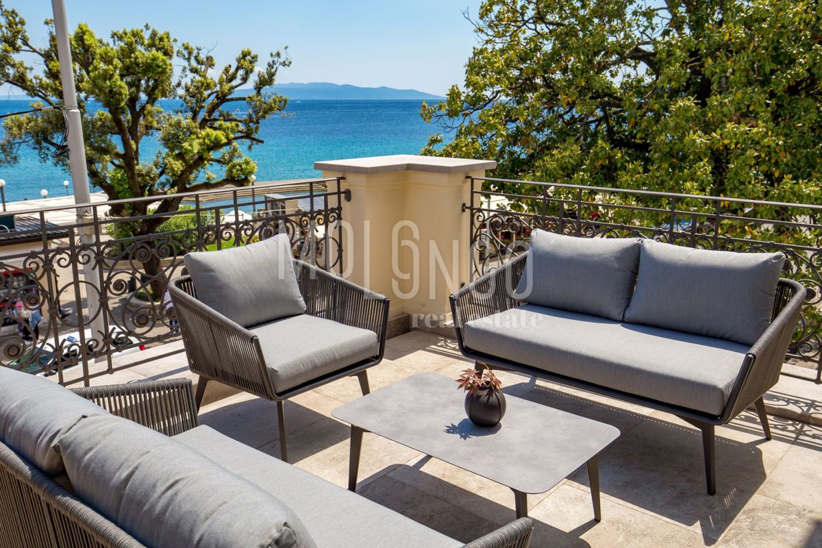 OPATIJA, razkošno stanovanje s teraso in sanjskim pogledom