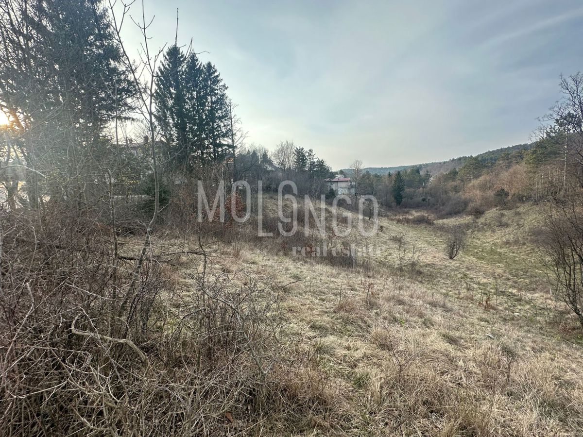 Zemljišče Klana, 2.105m2