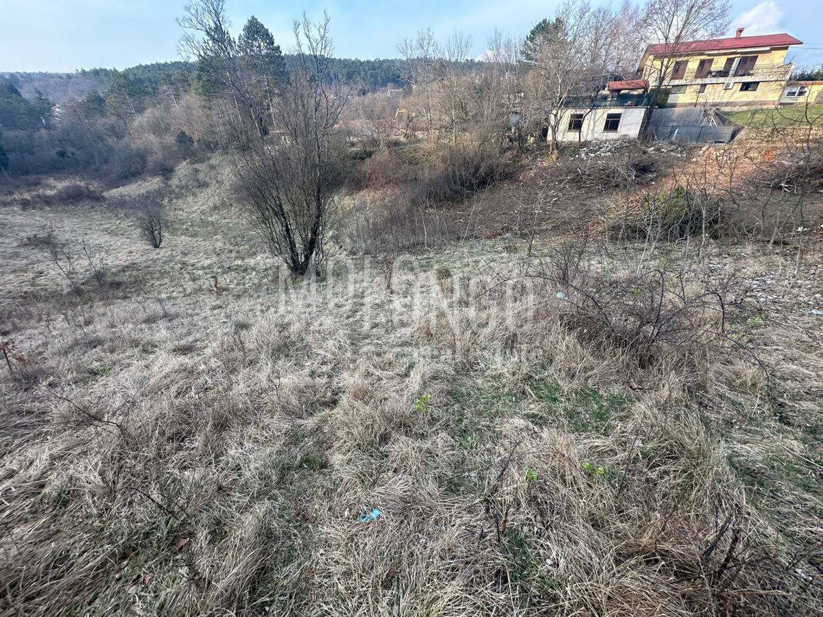 Zemljišče Klana, 2.105m2