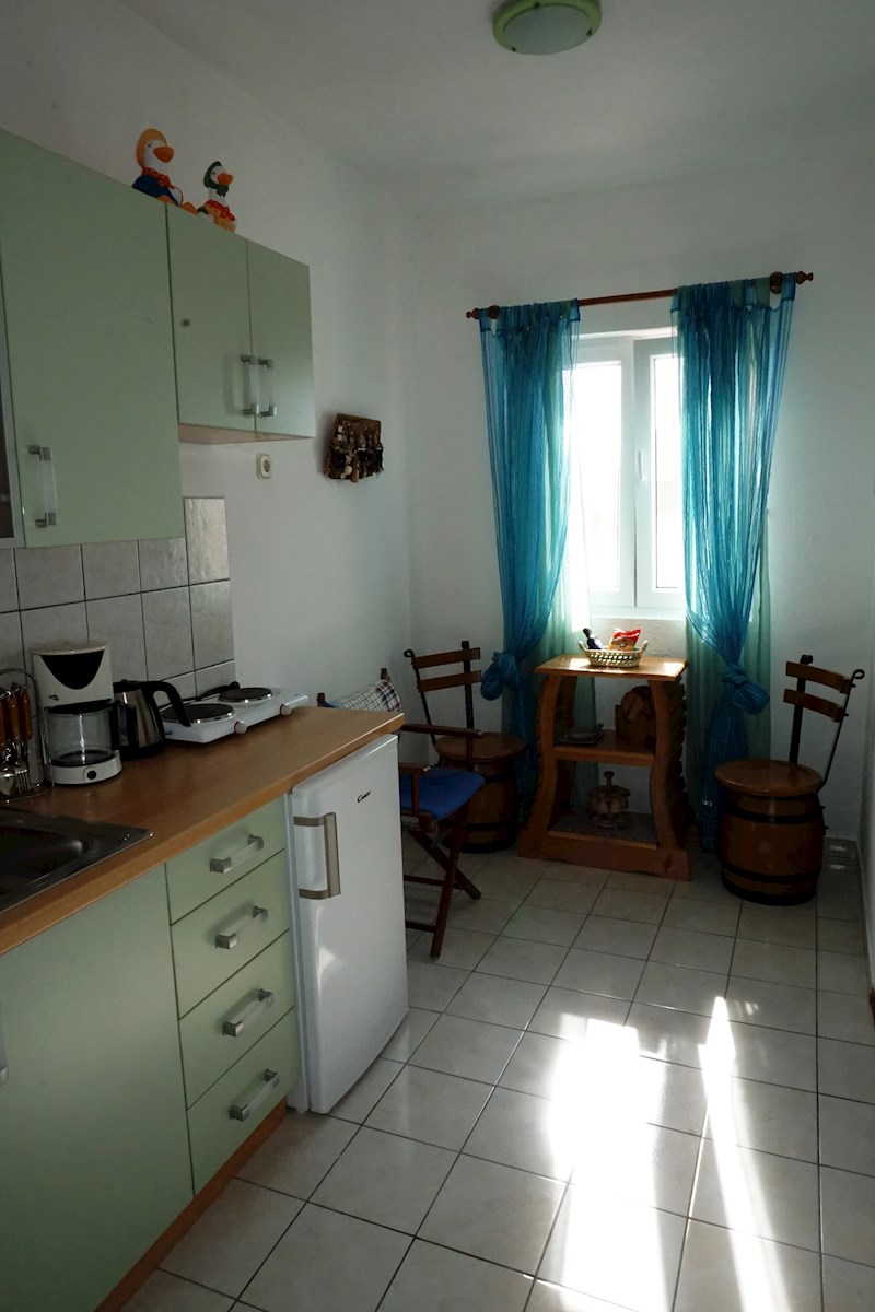 Vodice, lepa hiša s štirimi apartmaji