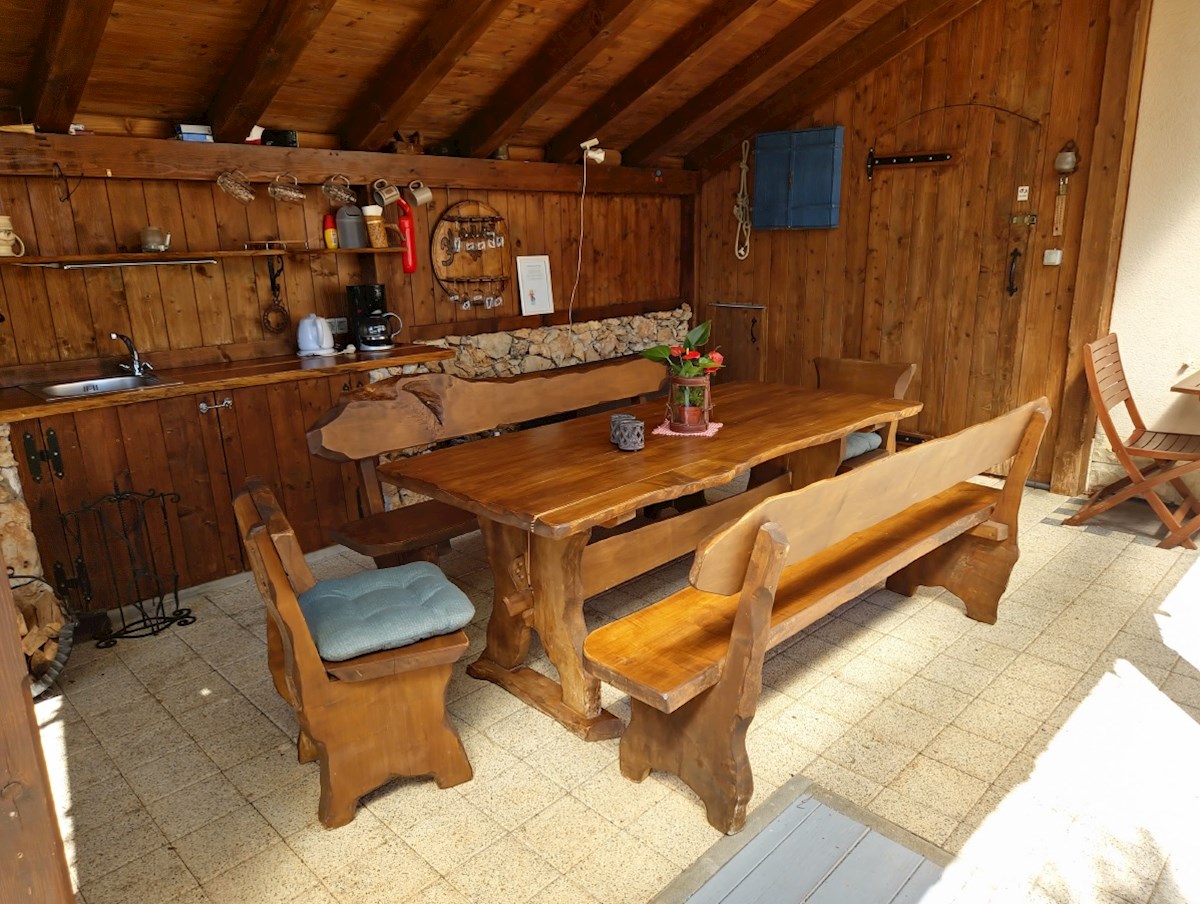 Vodice, lepa hiša s štirimi apartmaji