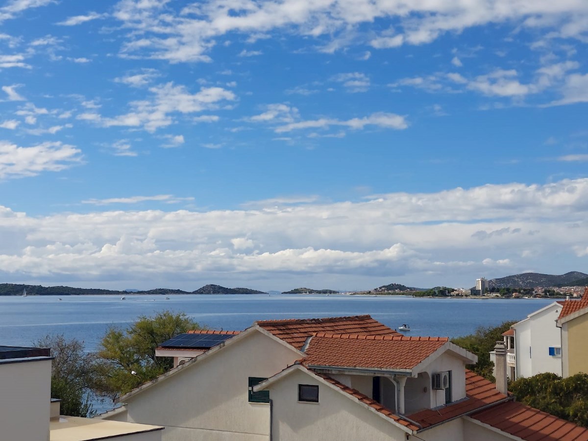 Srima, luksuzno dvonadstropno stanovanje s pogledom na morje