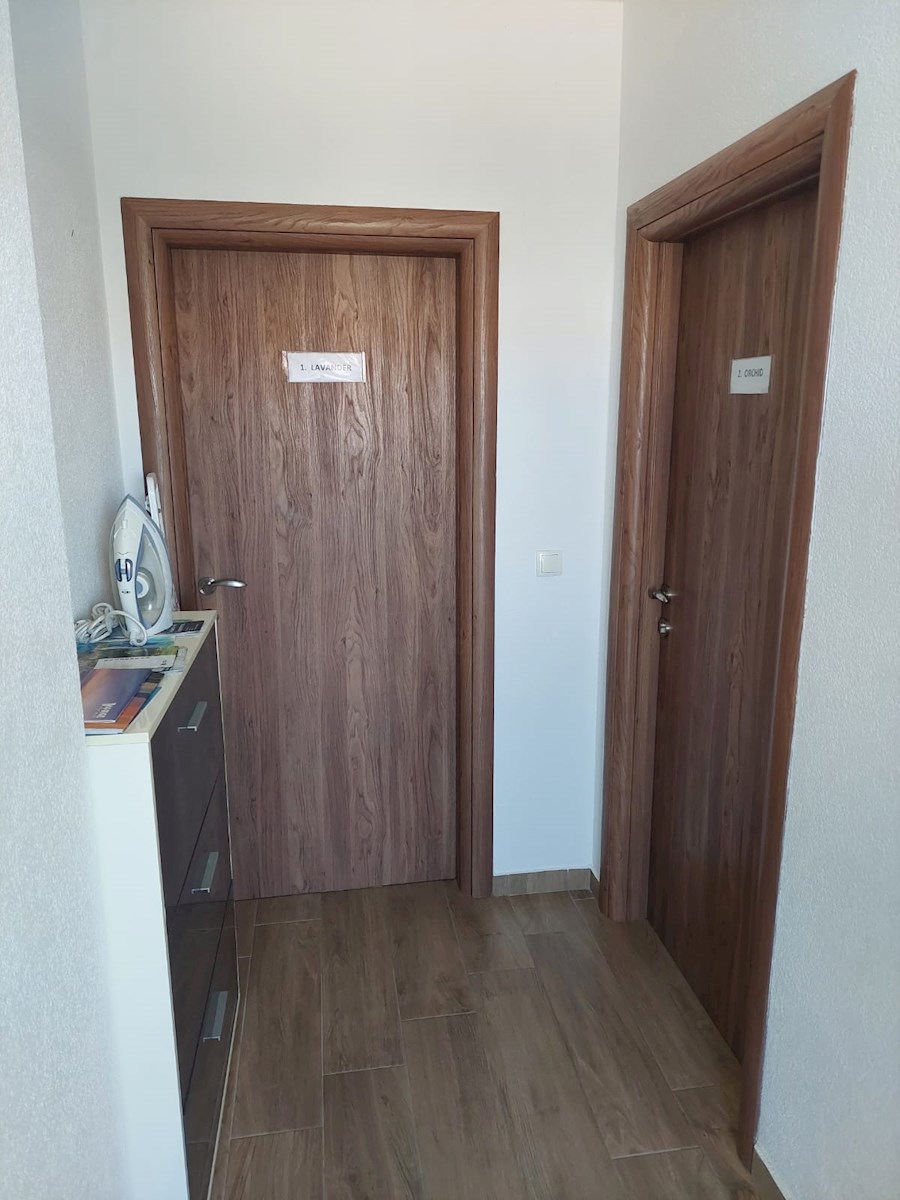 Vodice, lepa hiša s tremi apartmaji