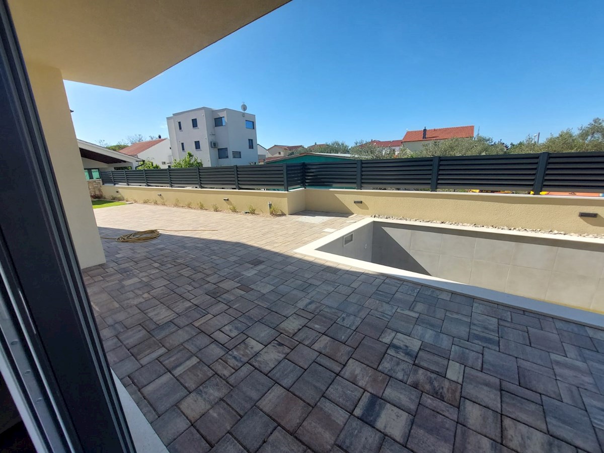 Vodice, čudovita novogradnja z bazenom