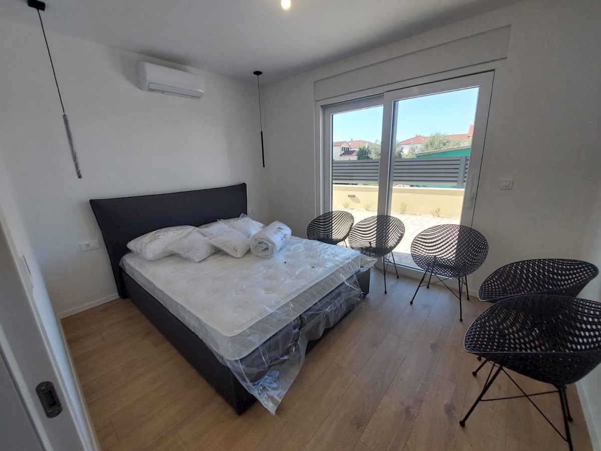 Vodice, čudovita novogradnja z bazenom