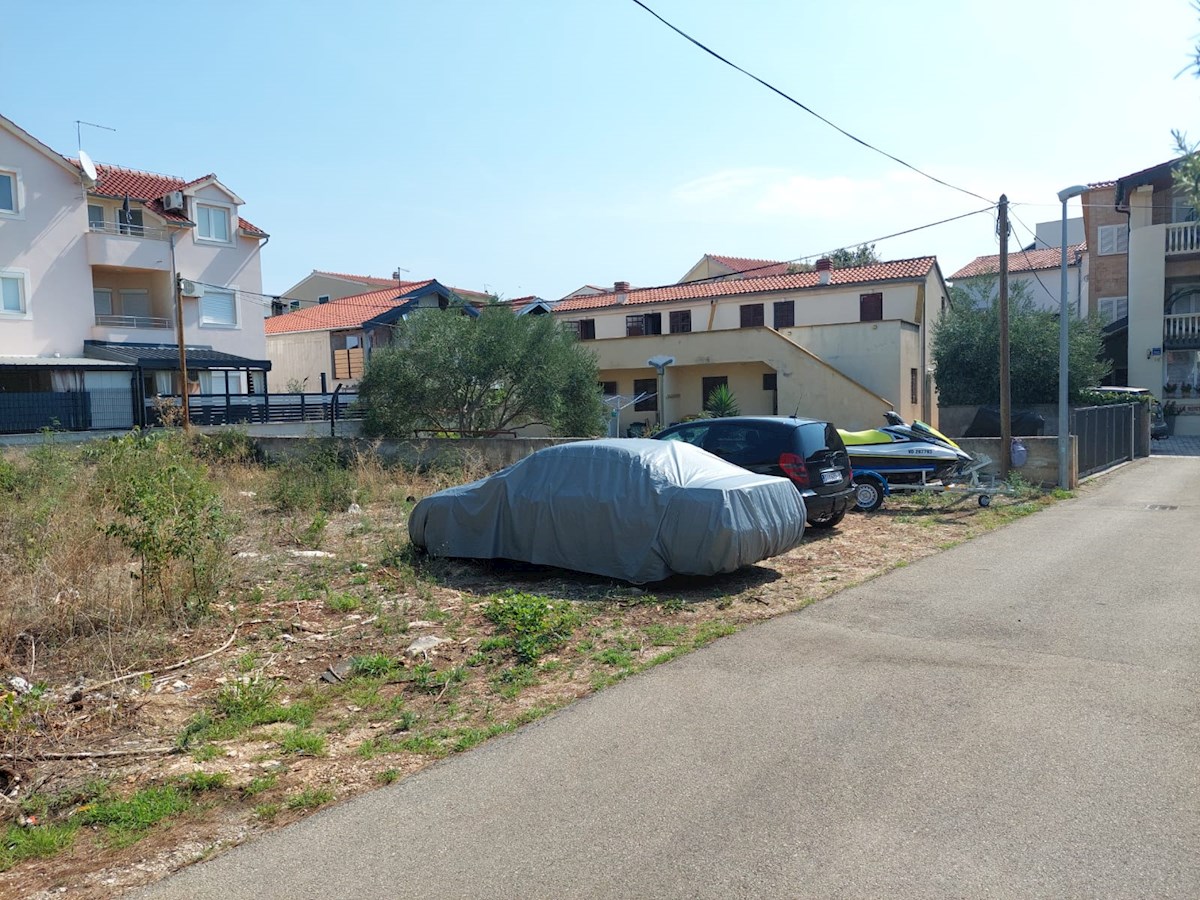 Vodice, gradbeno zemljišče v bližini plaže