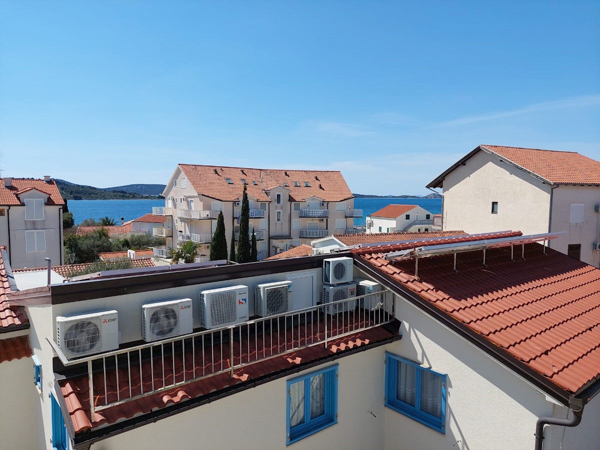 Srima, dvojček blizu plaže-S1
