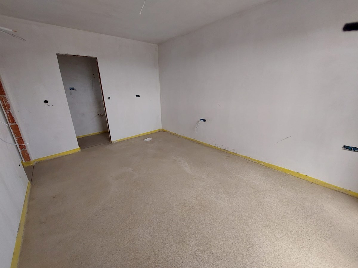 Vodice, nova hiša dvojček z bazenom