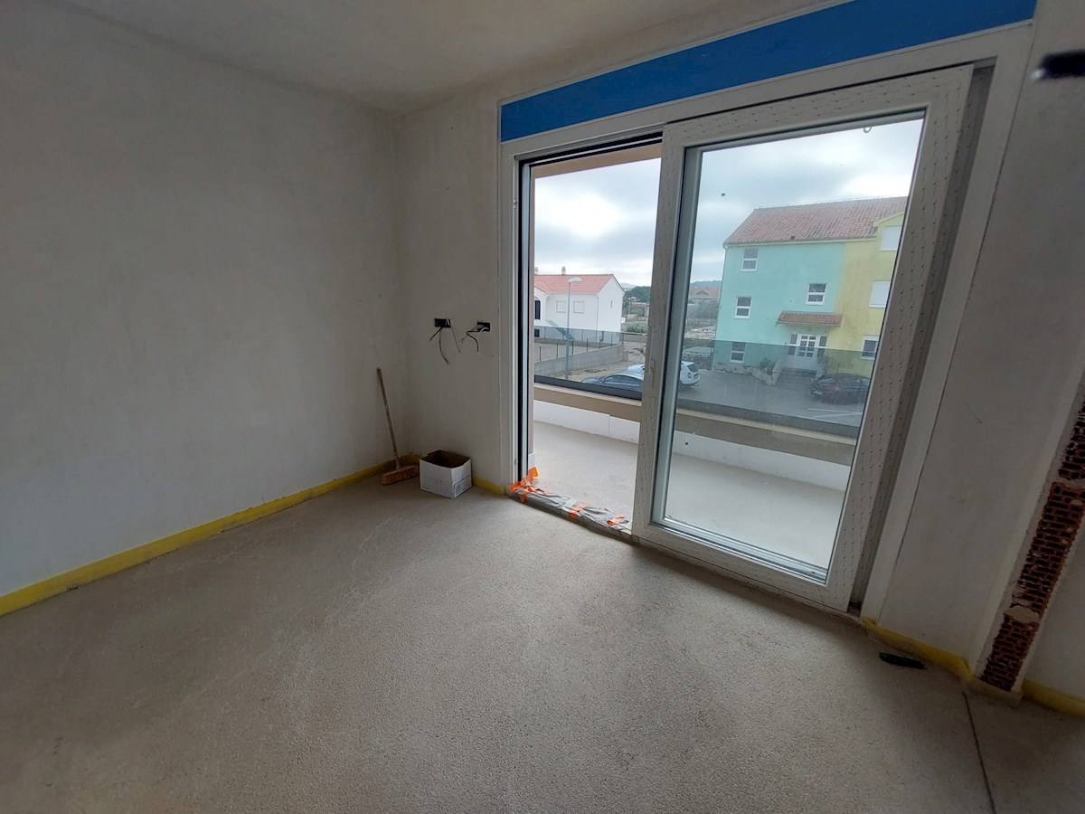 Vodice, nova hiša dvojček z bazenom